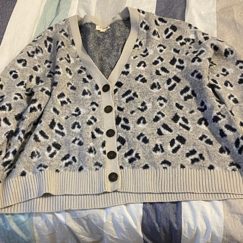 Leopard print sweater *FINAL PRICE *
